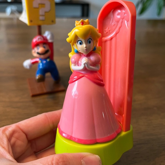 ✨2013 McDonald’s happy meals toys - Mario figures set - Picture 5 of 11